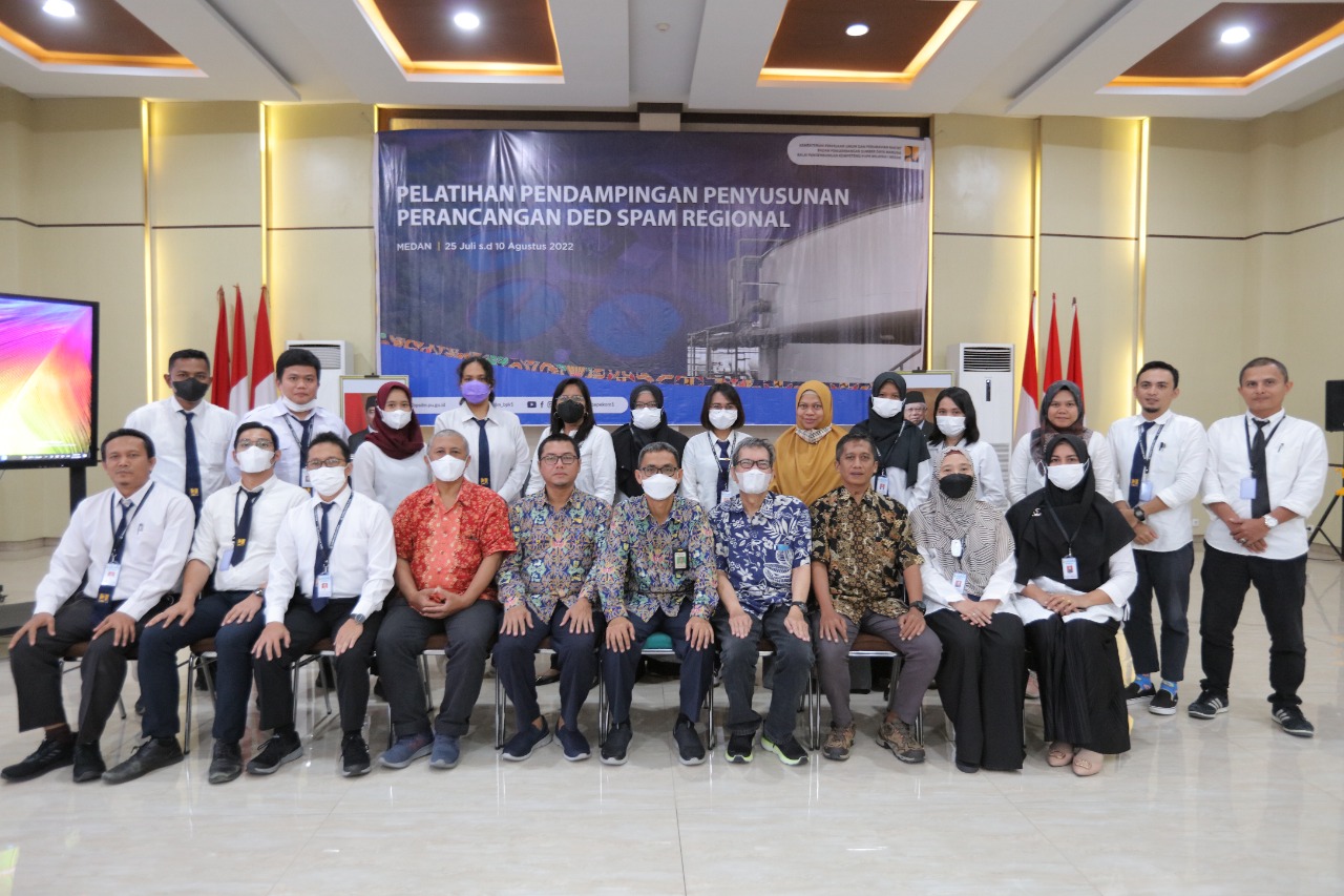 Peserta dan Panitia yang menghadiri kegiatan secara langsung