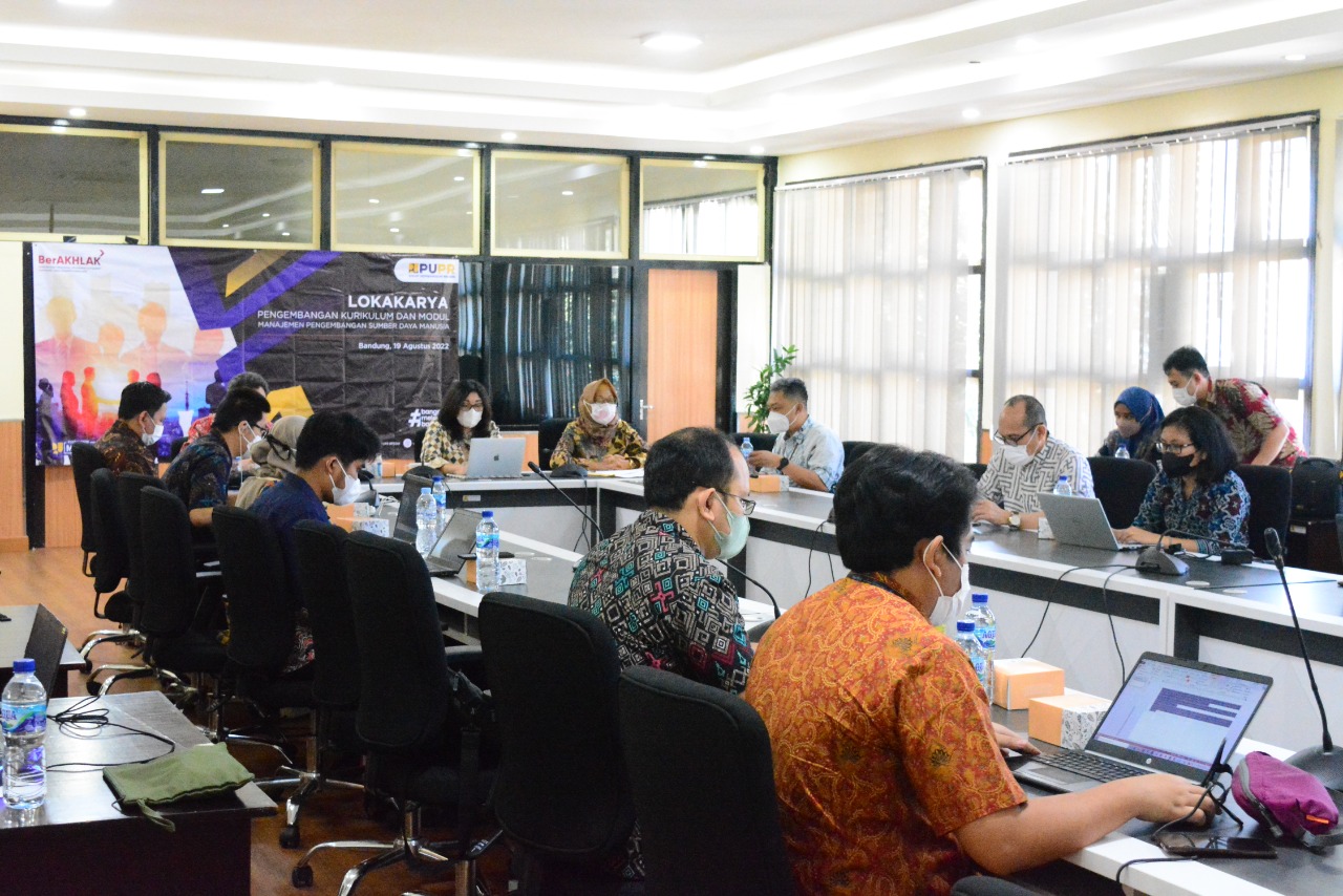 Lokakarya Pengembangan Kurikulum dan Modul Manajemen Pengembangan SDM