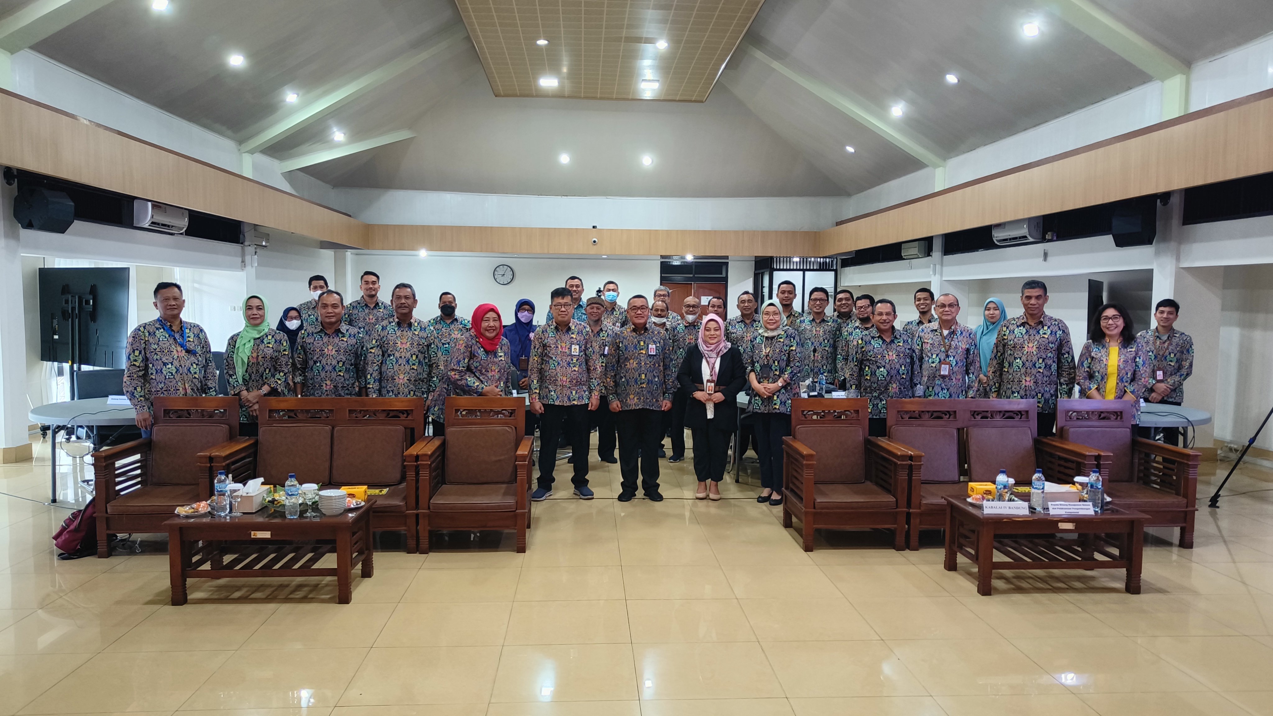 Foto bersama Kepala BPSDM Khalawi AH dan peserta pelatihan